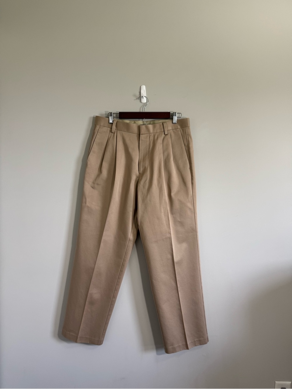 Vintage Dockers Men’s Pleated Khaki Pants – W33 x L30